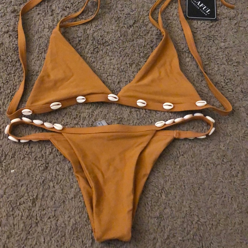 SOLDDDD Brand new shell bikini ZAFUL